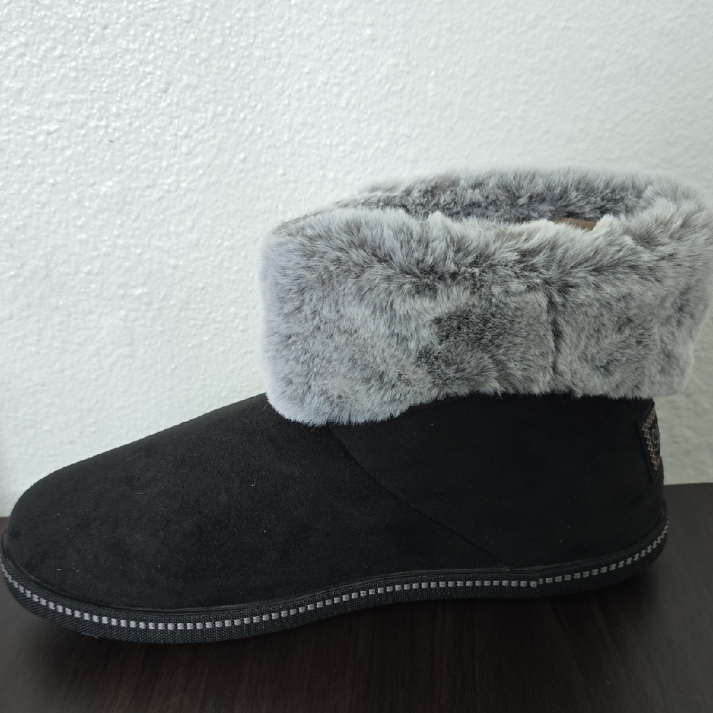 Skechers Black Boots with Gray Fur